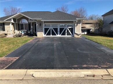 6135 E Meadow Ridge Rd, Columbus, IN 47203 - photo 4