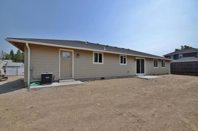 822 Ash St, Central Point, OR 97502 - photo 3