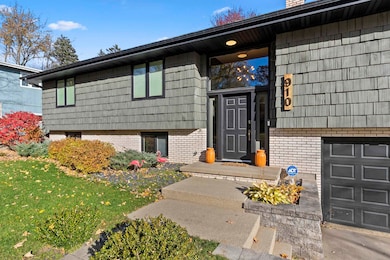 910 Pine Ridge Dr, Green Bay, WI 54311 - photo 4