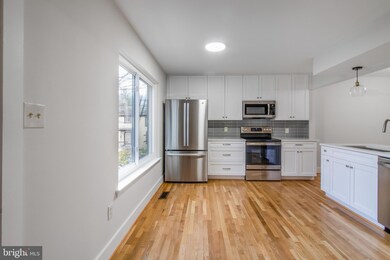 10609 Muirfield Dr, Potomac, MD 20854 - photo 3