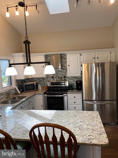 11510 Honeysuckle Ct, Swan Point, MD 20645 - photo 4