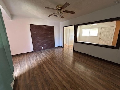 608 W Churchill Ave, Electra, TX 76360 - photo 3