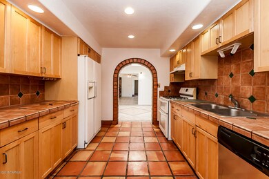5674_E_25th_St_AZ-6