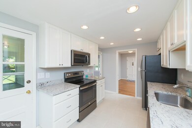 136 Longview Dr, Catonsville, MD 21228 - photo 7