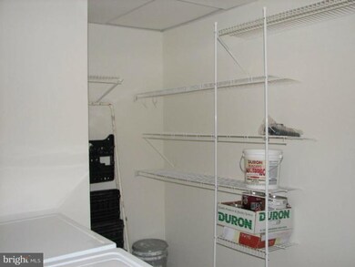 15625 Ambiance Dr, North Potomac, MD 20878 - photo 4