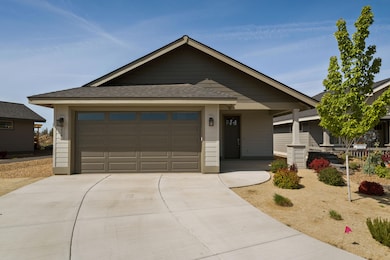 2525 NW Redwood Cir unit 18, Redmond, OR 97756 - photo 2