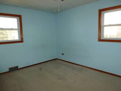 508 S Dilger Ave, Waukegan, IL 60085 - photo 6