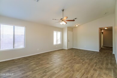 002-photo-living-room-10280653