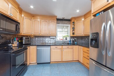 23 Thomas St, Belmont, MA 02478 - photo 2