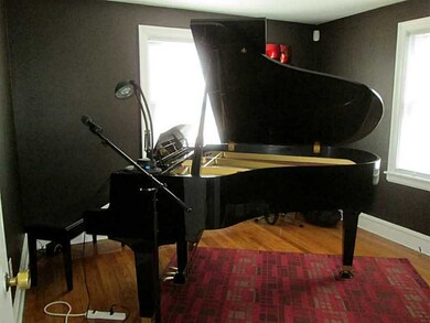 44 Community Dr, Cranston, RI 02905 - photo 4