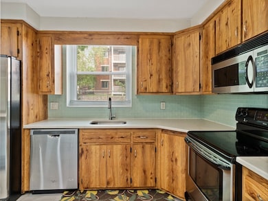 977 Westford St unit 4, Lowell, MA 01851 - photo 4