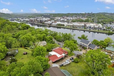 622 Lake shore dr Lake view Home