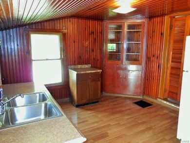 215 W Terrace Ave, Hannibal, MO 63401 - photo 2