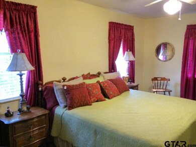 926 926 E Hudson St, Tyler, TX 75701 - photo 5