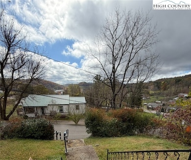 11 E 7th St, West Jefferson, NC 28694 - photo 2