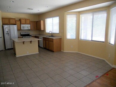 023-550168 - kitchen eating area