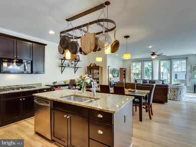 1004 Hillcrest Dr SW, Vienna, VA 22180 - photo 3