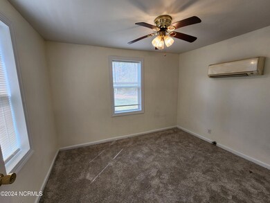 221 Lakewood Dr unit B, Jacksonville, NC 28546 - photo 4
