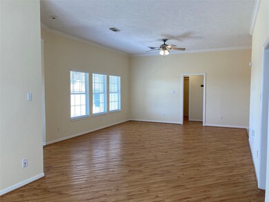 4765 Heathrow Ln, Alvin, TX 77511 - photo 5