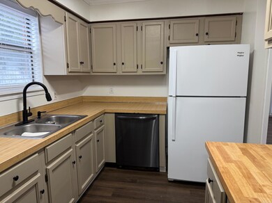 1710 S Cherry St, Stuttgart, AR 72160 - photo 7