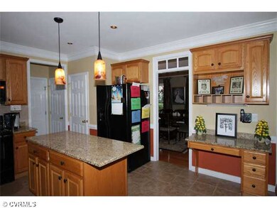 Kitchen - Large Kitchen with Hardwood Floors, Gran