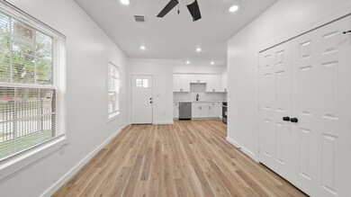 1504 W Blum St unit B, Alvin, TX 77511 - photo 5