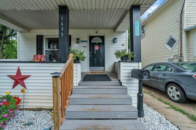 05-1633 Herbert St-WindowStill-Real
