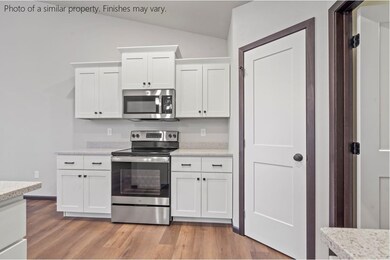 915 Prairie View Dr, West Branch, IA 52358 - photo 7