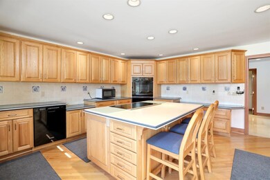 4770 Saint Andrews Ct, Ann Arbor, MI 48108 - photo 6