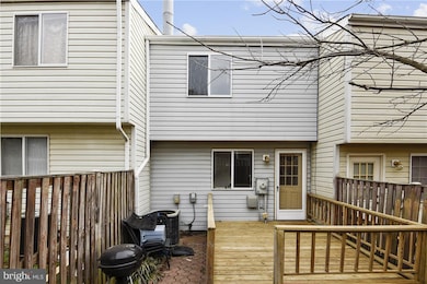 19120 Willow Spring Dr, Germantown, MD 20874 - photo 2