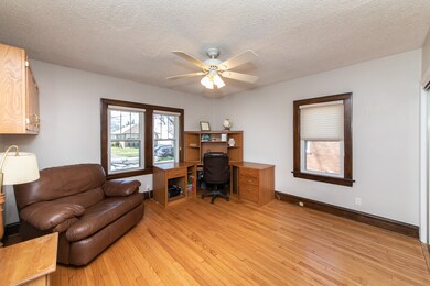 361 N Maple Ave, Elmhurst, IL 60126 - photo 3
