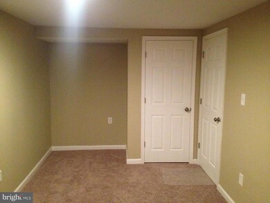 2076 Pilgrim Dr, Woodbridge, VA 22192 - photo 3