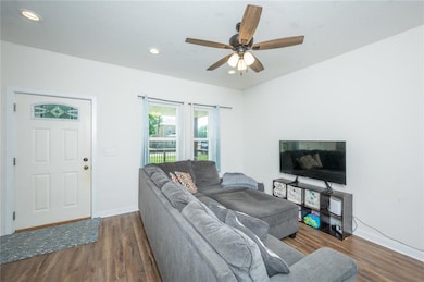 627 E 7th St N, Newton, IA 50208 - photo 3