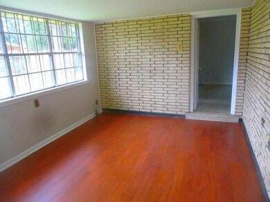 BONUS ROOM...COULD BE STUDY OR OFFICE ?