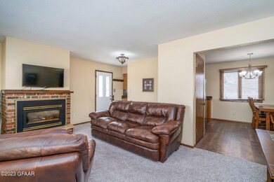2603 9th Ave S, Grand Forks, ND 58201 - photo 4