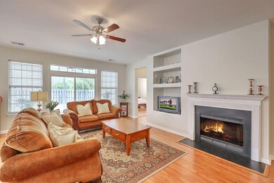 1528 Clarendon Way Family Room 2
