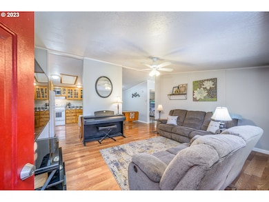 300 S Everest St unit 4, Newberg, OR 97132 - photo 6