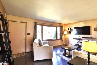 4720 Hoffman Dr, Whitehall, PA 18052 - photo 2