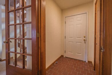 2904 Clover Way Columbia MO-small-003-22