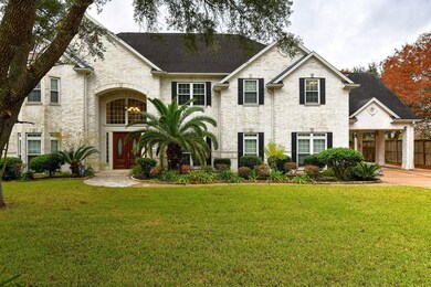 1704 E Winding Way Dr, Friendswood, TX 77546 - photo 2