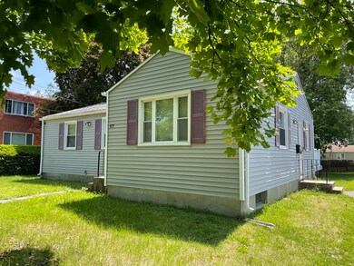 17 Leland Dr, Springfield, MA 01109 - photo 2