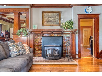 70 Log Cabin St, Independence, OR 97351 - photo 6