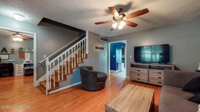 6817 Currington Cir Louisville KY 40258-