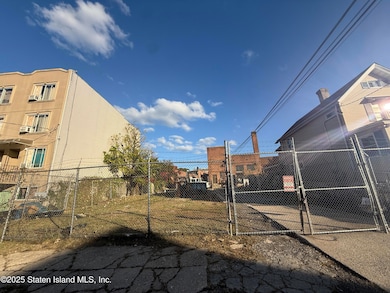 95 Maple Ave, Staten Island, NY 10302 - photo 2