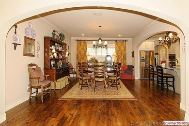 LARGE, OPEN, FORMAL DINING WILL ACCOMMODATE YOUR T