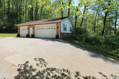 Detached Garage