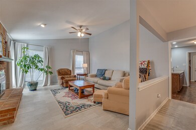 210 Wilshire Dr, Glenn Heights, TX 75154 - photo 3