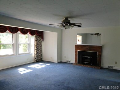 130 Hugo Ln, Statesville, NC 28677 - photo 2