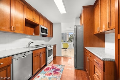 1 Claridge Dr unit 503, Verona, NJ 07044 - photo 2