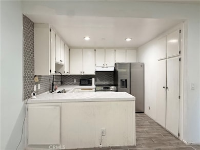 6815 Remmet Ave unit 122, Canoga Park, CA 91303 - photo 3